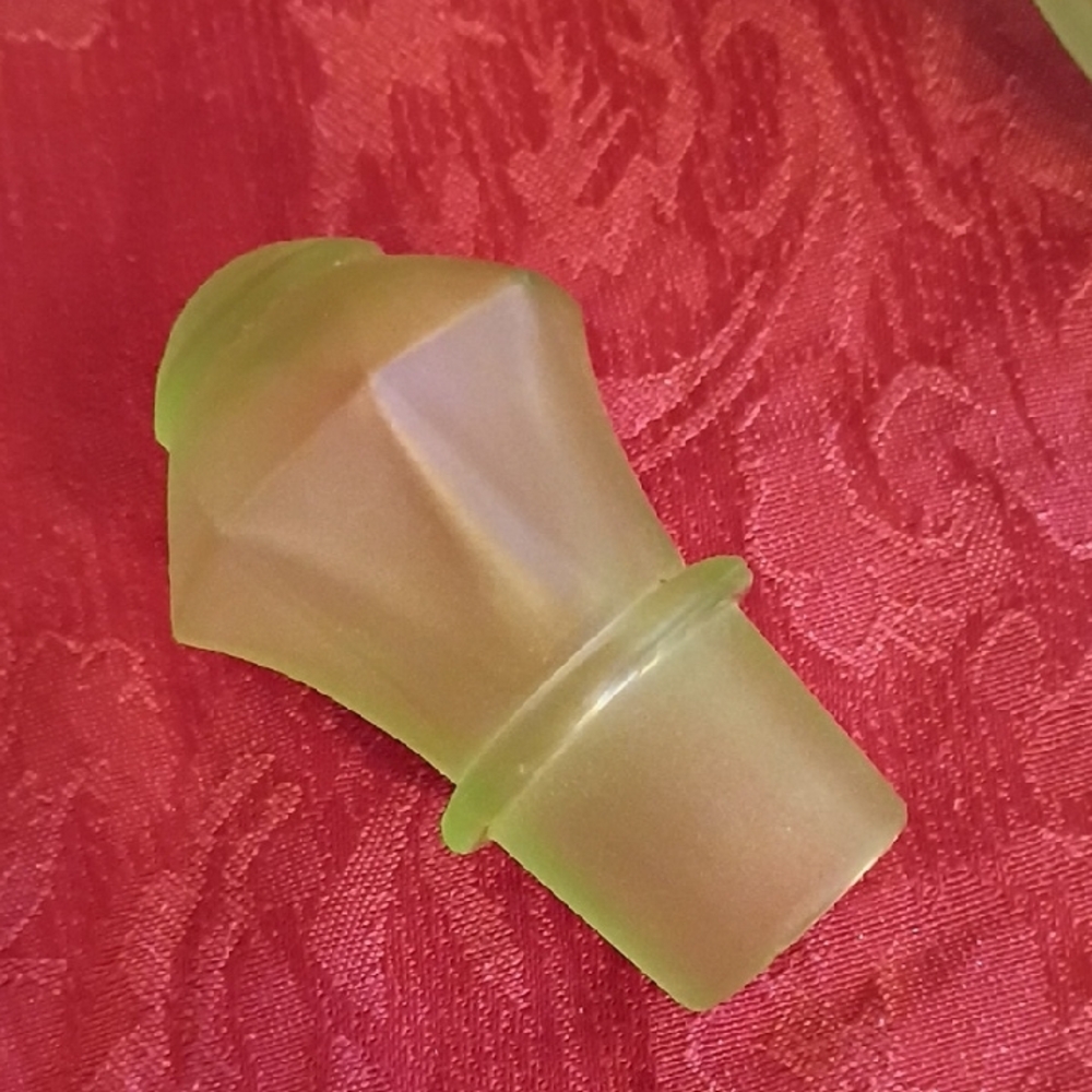 Uranium Glass Decanter 1940's Frigidaire Decanter - Picture 3 of 4
